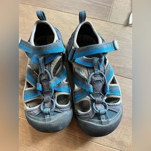 Keen sandals size 12 toddler